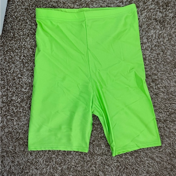 PrettyLittleThing Lime Green Active Shorts - Picture 1 of 2